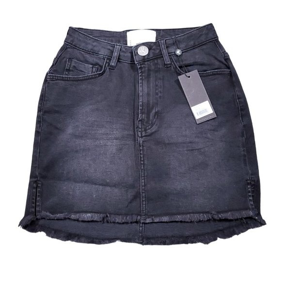 One Teaspoon 2020 Black Swan Denim Mini Skirt Size 25 Nwt Raw Cutoff Hem Stretch — image 2 of 8